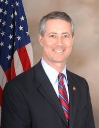 Un importante alto cargo republicano critica por insuficiente el aumento del presupuesto de Defensa de Trump