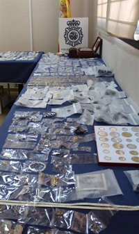 La Policía expone joyas y efectos de robos en domicilios en 2016 y 2017 para que sus dueños puedan recuperarlos