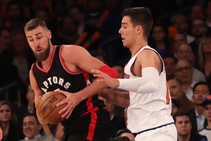 Willy Hernagómez defiende a Valanciunas