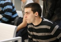 Un tuitero que soñaba "con volar la Moncloa" acepta una pena de dos años de prisión