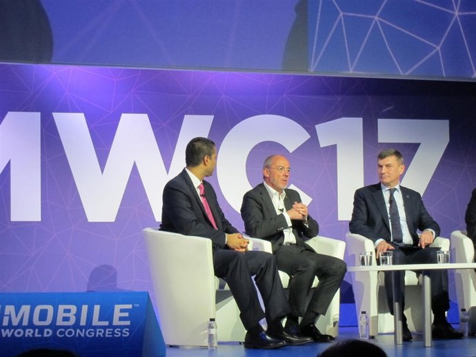  Ajit Pai, Stephane Richard I Andrus Ansip