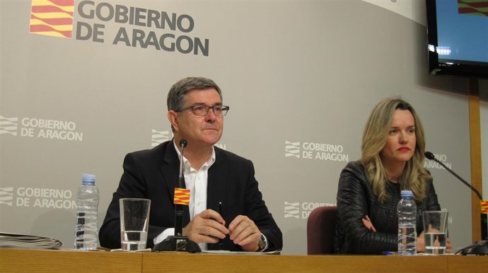 Vicente Guillén y Pilar Alegría, consejero del Gobierno de Aragón