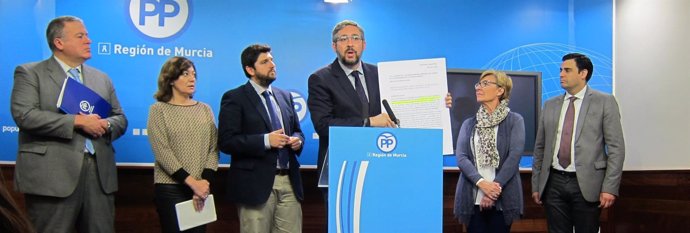 Rueda de prensa del PP con Víctor Manuel Martínez a la cabeza