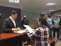 Un candidato a la dirección del PP de Valencia denuncia "presiones y amenazas" en la presentación de sus avales