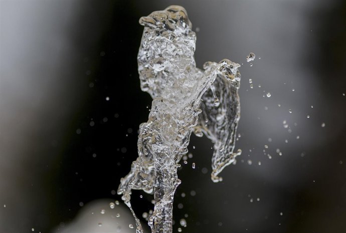Fuente de agua, gotas