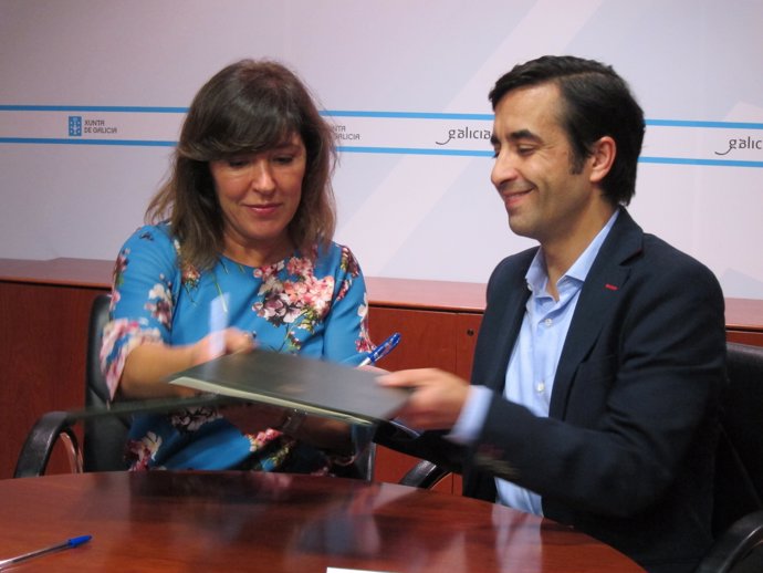 Firma del convenio entre Beatriz Mato y José Manuel Rey Varela            