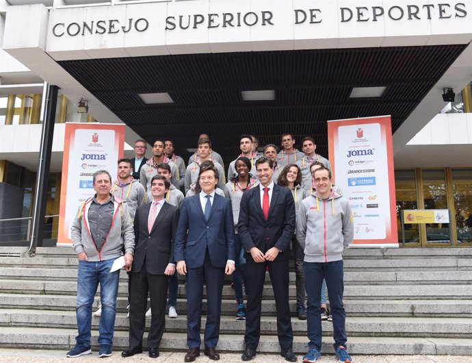 Equipo español de atletismo que viaja al Europeo de Belgrado