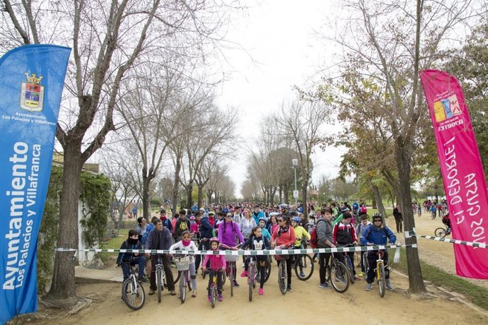 Marcha en bici en Los Palacios y Villafranca por el Día de Andalucía