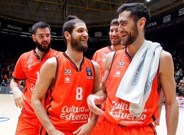 El Valencia Basket disfruta del primer triunfo en cuartos de la Eurocup