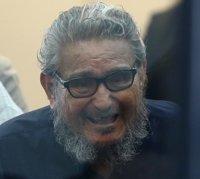 Abimael Guzmán, fundador de Sendero Luminoso, se sienta en el banquillo por el caso Tarata