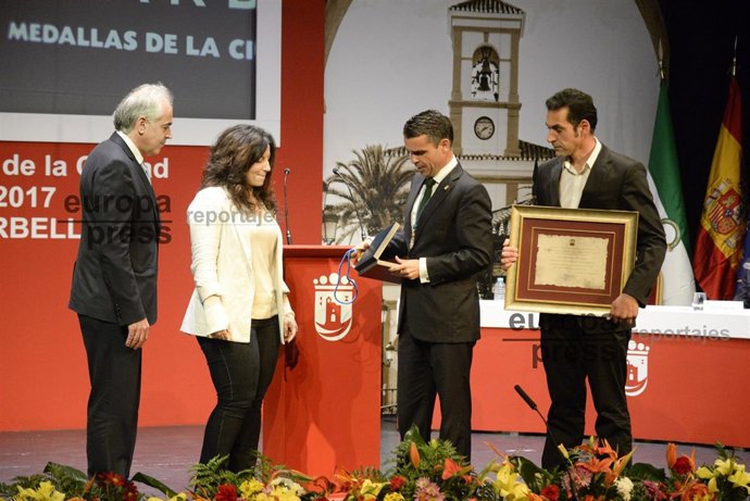 La familia de Pablo Ráez/ Pilar López y Fredy Torra