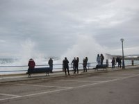 Las olas superan los 6 metros de altura esta madrugada en Santander