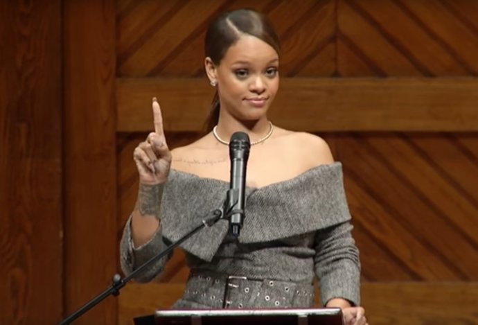 RIHANNA EN HARVARD