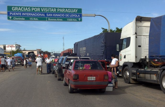 People and vehicles remain stranded on the Paraguayan side of the border in Puer