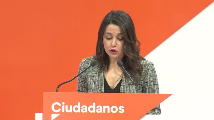 Arrimadas critica el "doble discurs" d'Homs davant el 9N