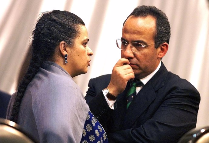 Mexican legislators Felipe Calderon Hinojosa (R) and Beatriz Paredes
Rangel tal