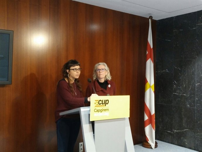Les regidores de la CUP Maria Rovira i María José Lecha en la roda de premsa