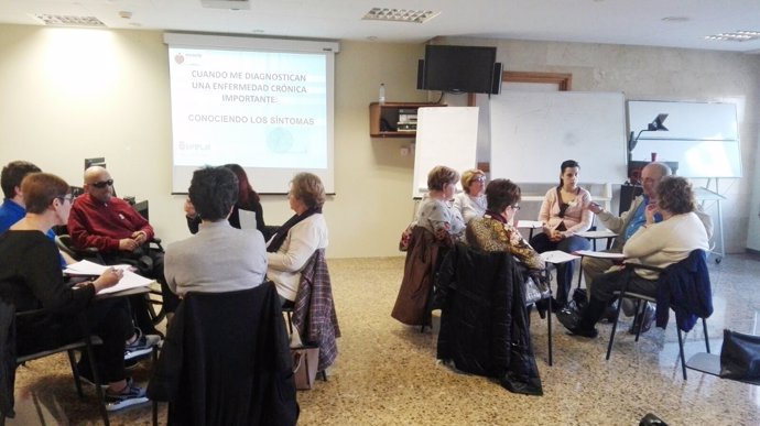Participantes de un taller de la Escuela de Pacientes celebrado en Tudela