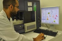 Una sala de un laboratorio del Niño Jesús sufre un sobrecalentamiento de su instalación eléctrica sin que genere fuego