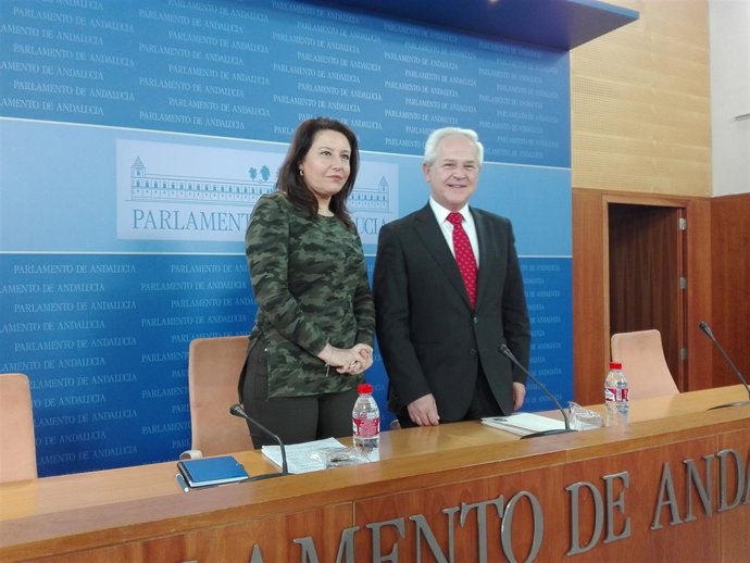 Carmen Crespo y José Antonio Miranda (PP-A) en rueda de prensa