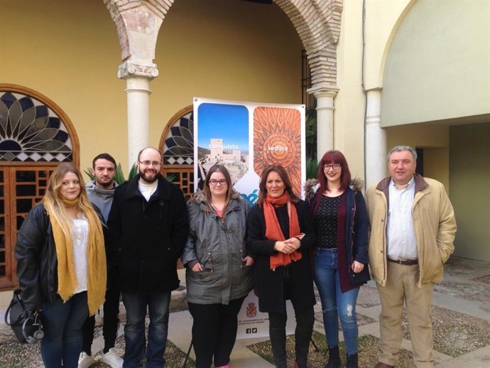 Rosario Morales, con participantes en el encuentro 