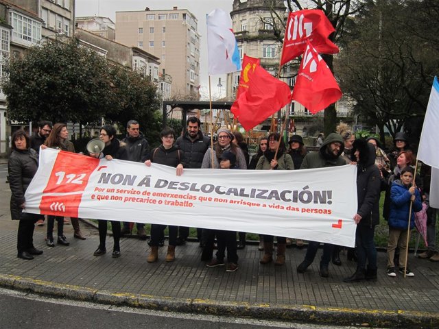 Protesta de trabajadores del 112 en contra del traslado a A Estrada
