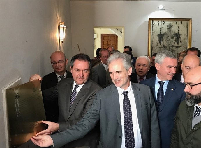 Colocación de la primera piedra del centro del Buen Fin