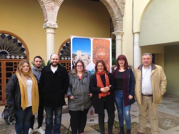 Rosario Morales, con participantes en el encuentro 