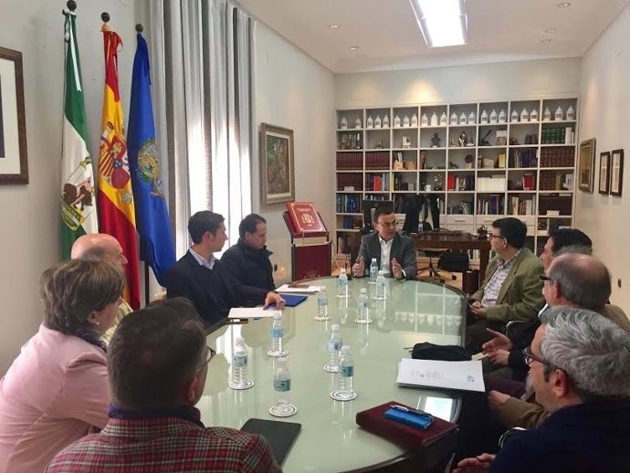 El presidente de la Diputación de Huelva, Ignacio Caraballo, se reúne con Bareca