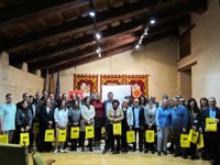 Diputados y trabajadores de las Corts forman 25 parejas lingüísticas para "quitarse el miedo a hablar en valenciano"