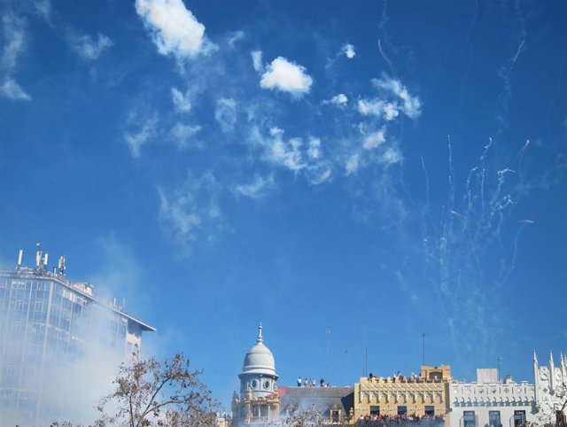 Imagen de la 'mascletà' de este miércoles a cargo de la pirotecnia Peñarroja