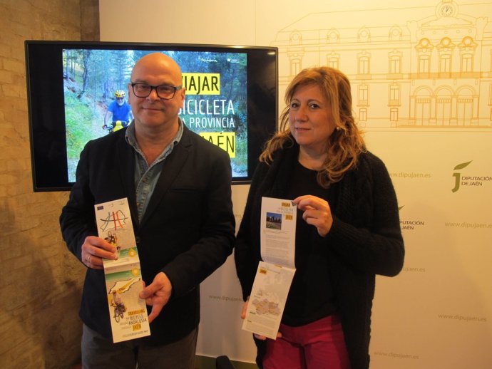 Presentación del folleto 'Viajar en bicicleta por la provincia de Jaén'.
