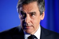 Fillon pierde apoyos tras su decisión de seguir en la carrera por el Elíseo