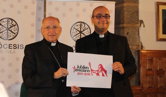El obispo de Ávila, Jesús García Burillo, y el sacerdote Jorge Zazo