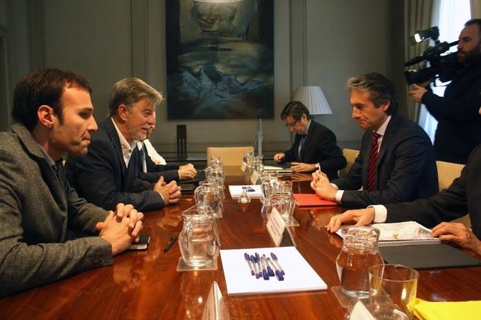 Reunión entre el alcalde Santisteve y el ministro de Fomento, Íñigo de la Serna