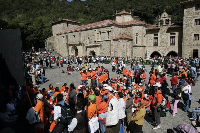 Cantabria _23-04-06_ Celbarción De La Apertura De La Puerta Del Perdon, Que Da I