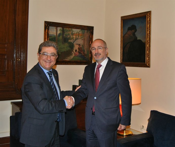 El delegat E.Millo amb l'ambaixador d'Israel D.Kutner.