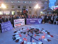 La Plataforma Feminista d'Asturies concentra a un centenar de personas contra "las violencias machistas" 