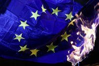 Miles de personas marchan en Grecia contra las negociaciones entre el Gobierno y los acreedores