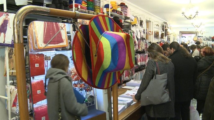 Un año más, las tiendas de disfraces se llenan en Carnaval