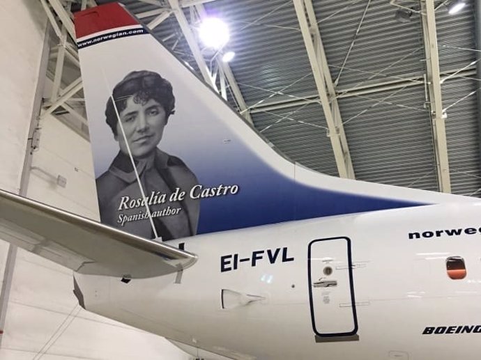 Rosalía de Castro en un avión de Norwegian