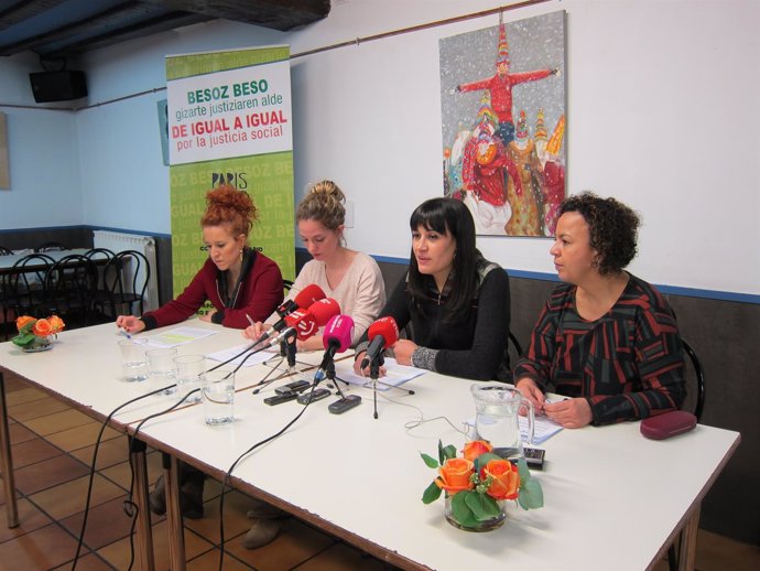 Representantes de la Fundación Gizakia Herritar en la rueda de prensa