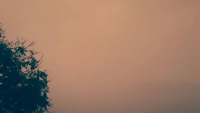 Cielo plomizo por presencia de polvo sahariano en suspensión