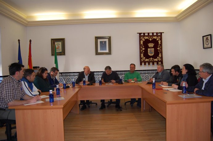 Reunión de Antonio Pradas con alcaldes y mineros de la Mina de Aguablanca.