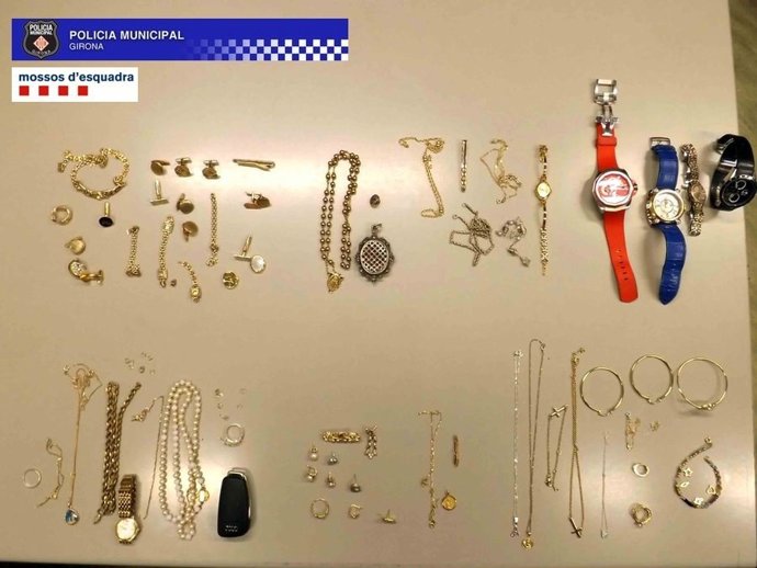Dos detinguts per vendre joies robades en una botiga de compravenda a Girona