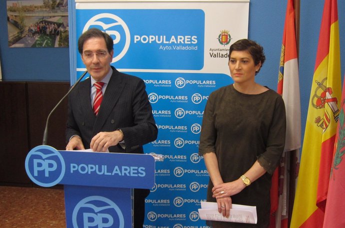 Los concejales del PP Jesús Enríquez y Mayte Martínez