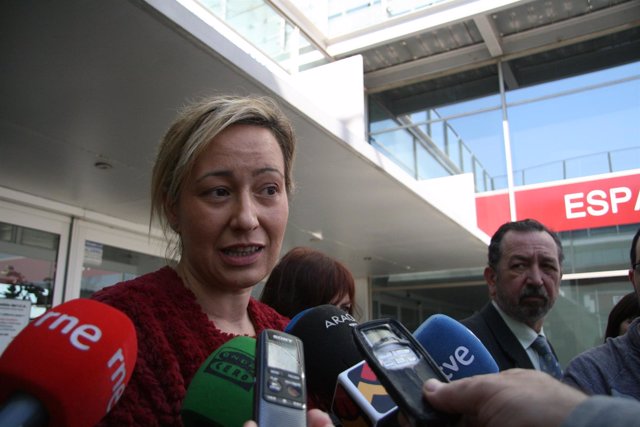 La consejera de Economía, Marta Gastón, atiende este jueves a los medios de comu