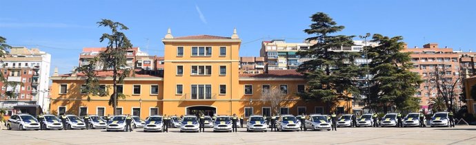 Acto con nuevos coches policía en la central de la Policía Local de Valencia