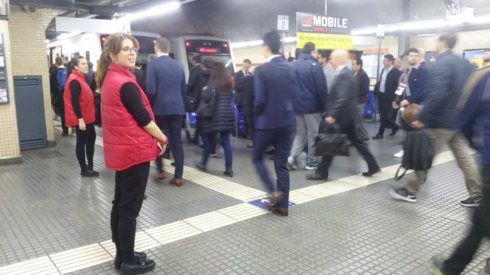 Passatgers en l'estació de Plaça Espanya