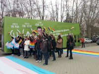 Echa a andar el autobús del "respeto y la libertad" que Arcópoli defiende frente al de Hazte oír, que "siembra el odio"